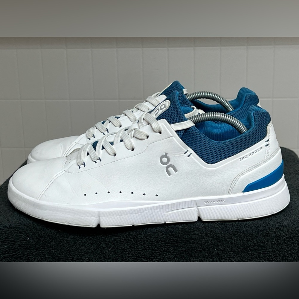 ON CLOUD Men's The Roger Advantage Sneakers Size 11. Pristine condition.